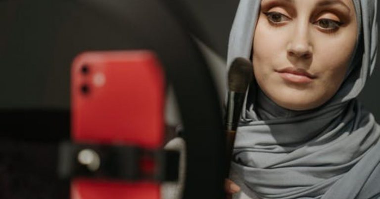 Kongsi Tip Simple Mekap Tak Luntur & Maintain Glowing Seharian Ke Rumah Terbuka Kongsi Tip Simple Mekap Tak Luntur & Maintain Glowing Seharian Ke Rumah Terbuka